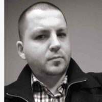 Headshot of Tomasz Piotrowski, Managing Partner Office Move Pro Regina